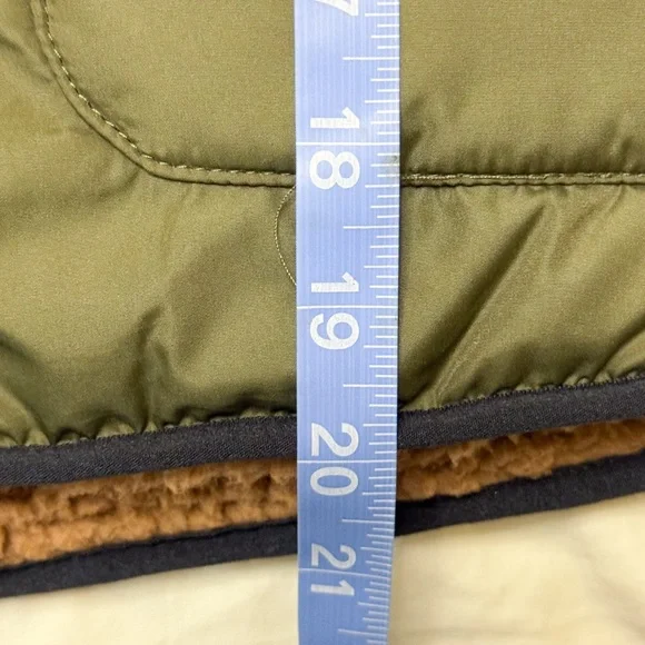 Bass Pro Shops Youth L Hooded Fleece-Lined Vest | Green Black Outdoor - Picture 14 of 16